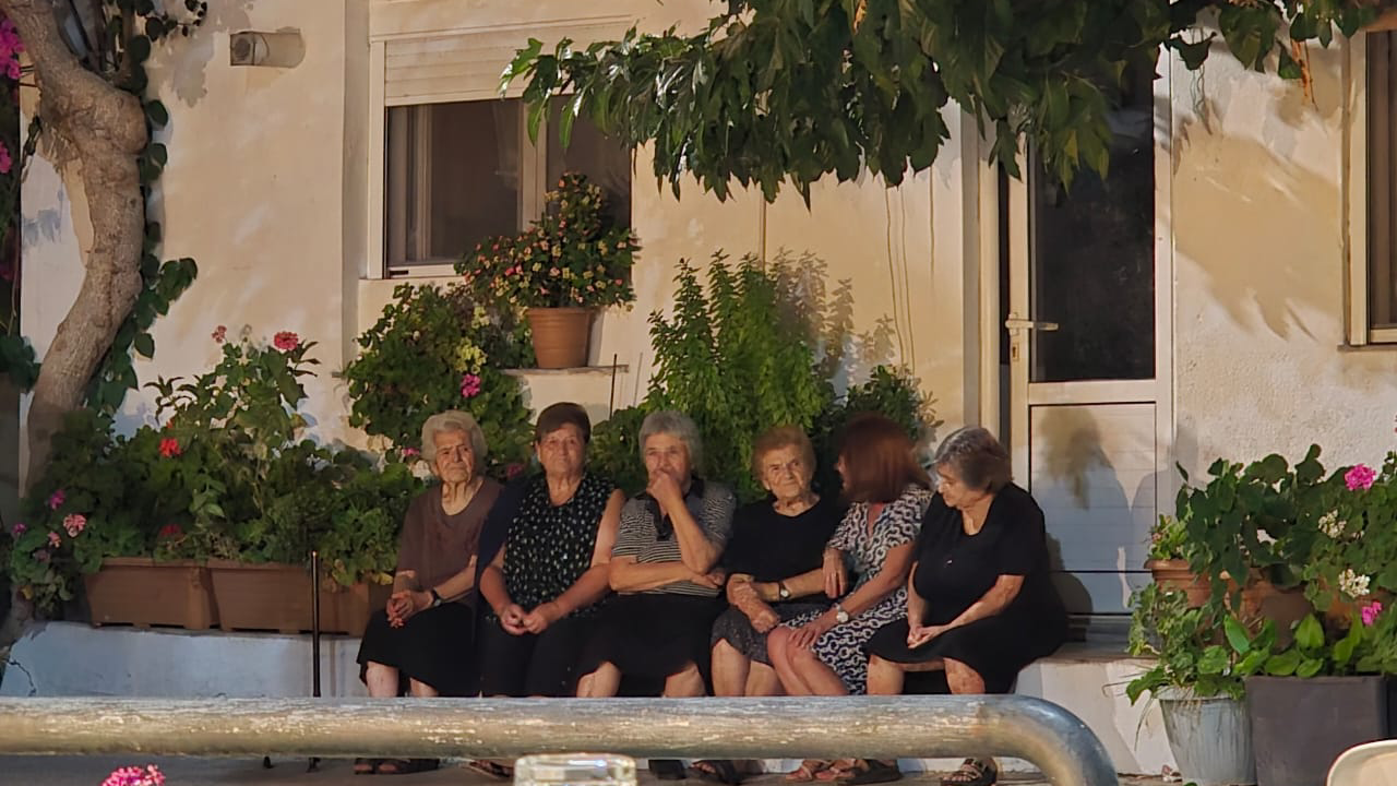 cretan-neighbourhood